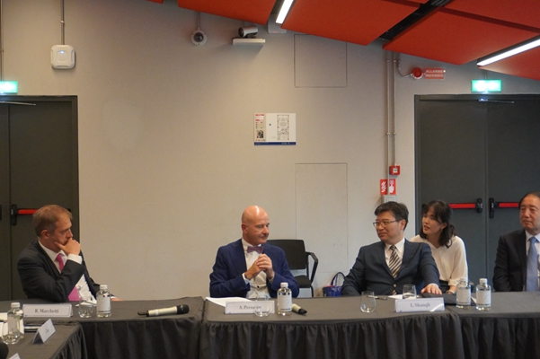 林尚立董事长与路易斯大学董事长会谈.JPG